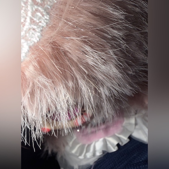 Liila 600% V2 Tea Time With My Girl Secret- Cream Paws - Picture 15 of 15